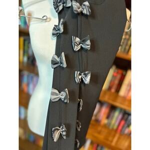 POP Fit black Bowi 
leggings with gray bows NWT Medium